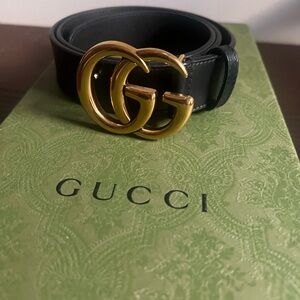 Gucci Black Belt with Medium Gold GG Buckle